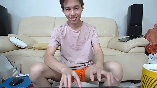 Snapshot of andrewooi chatting on January 8, 10:06 am andrewooi online show from January 8, 10:06 am