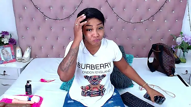 Snapshot of CharlotteWilliams chatting on December 29, 4:05 am CharlotteWilliams online show from December 29, 4:05 am