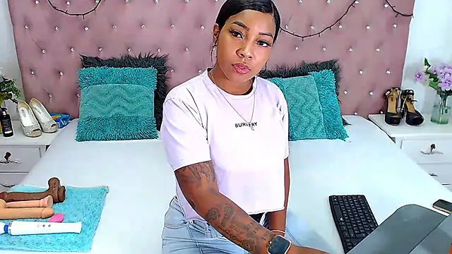 Snapshot of CharlotteWilliams chatting on February 7, 4:48 am CharlotteWilliams online show from February 7, 4:48 am