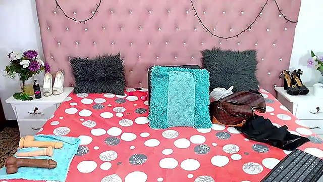 Snapshot of CharlotteWilliams chatting on February 22, 2:30 pm CharlotteWilliams online show from February 22, 2:30 pm