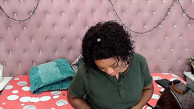Snapshot of CharlotteWilliams chatting on March 4, 1:59 pm CharlotteWilliams online show from March 4, 1:59 pm