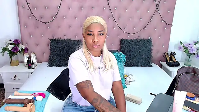 Snapshot of CharlotteWilliams chatting on March 11, 8:09 pm CharlotteWilliams online show from March 11, 8:09 pm