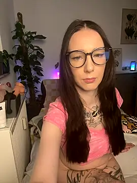 Snapshot of Trixie-Tainted chatting on September 19, 12:17 pm Trixie-Tainted online show from September 19, 12:17 pm