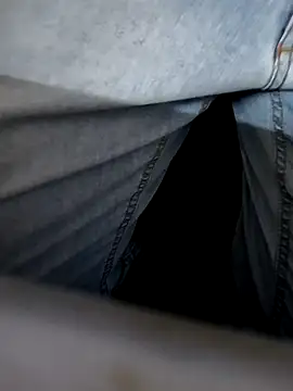 Leo Big online show from April 6, 4:30 pm