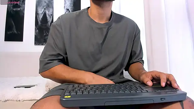 Snapshot of Stud_samu chatting on September 25, 7:17 pm Stud samu online show from September 25, 7:17 pm
