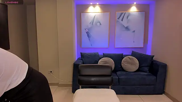 MorganHicks online show from November 16, 11:38 am