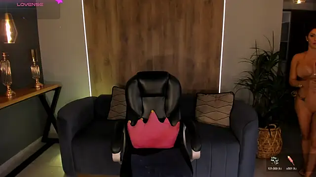 DannieSmith1 online show from December 15, 7:31 pm