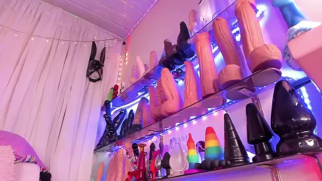 christymilkk online show from December 29, 2:06 am