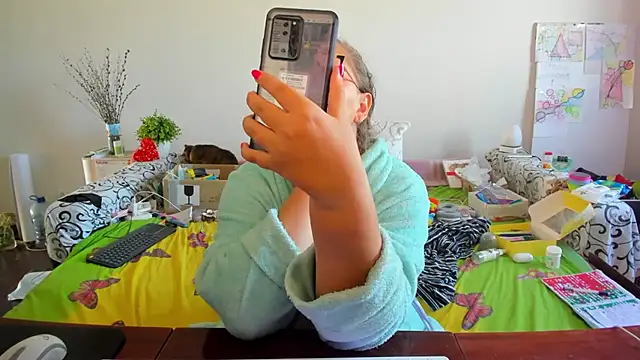 IamYourNarcotic online show from October 4, 6:00 am