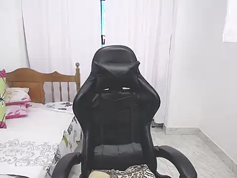 yeslluisa online show from November 2, 3:58 pm