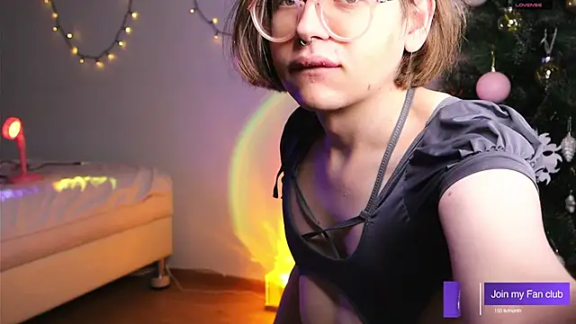 aesthetic boyy online show from December 11, 6:04 am