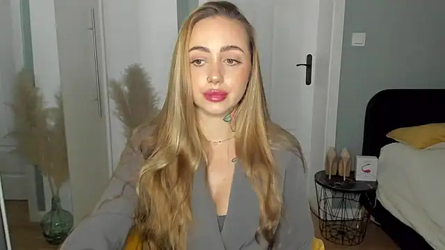 sexyCoralie online show from March 29, 12:05 pm