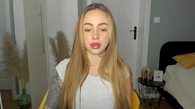 sexyCoralie online show from April 2, 7:06 am