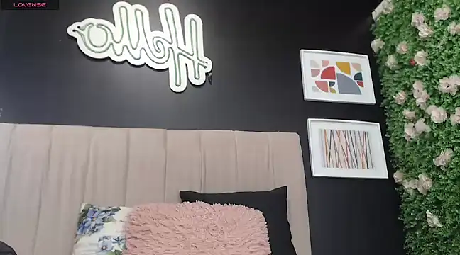 Snapshot of Sharloth_milf chatting on January 29, 8:25 pm Sharloth milf online show from January 29, 8:25 pm
