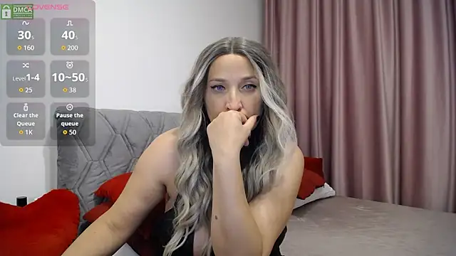 Snapshot of Aphrodite_S32 chatting on October 19, 8:31 pm Aphrodite S32 online show from October 19, 8:31 pm