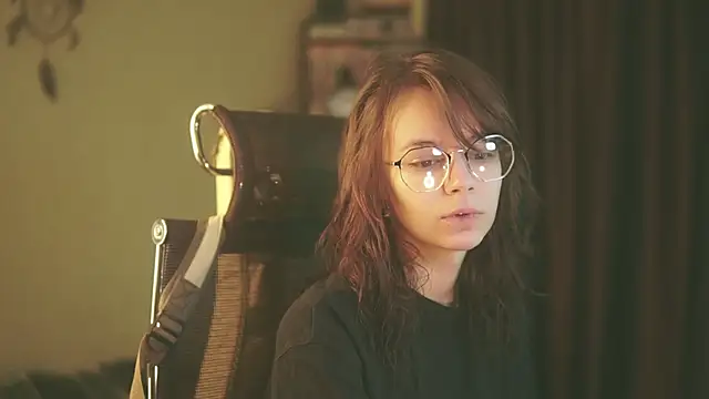 Snapshot of alyssa_sweet chatting on January 19, 5:33 am alyssa sweet online show from January 19, 5:33 am