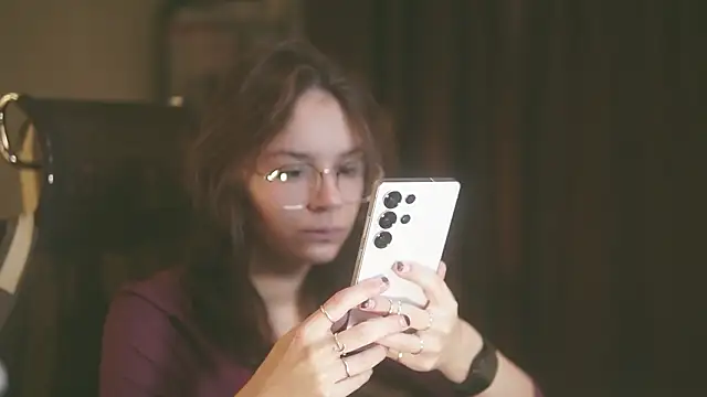 Snapshot of alyssa_sweet chatting on February 13, 5:36 am alyssa sweet online show from February 13, 5:36 am