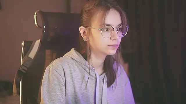 Snapshot of alyssa_sweet chatting on February 20, 5:04 am alyssa sweet online show from February 20, 5:04 am