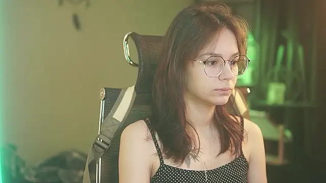 Snapshot of alyssa_sweet chatting on February 26, 4:44 am alyssa sweet online show from February 26, 4:44 am