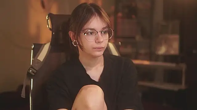 Snapshot of alyssa_sweet chatting on March 3, 4:29 am alyssa sweet online show from March 3, 4:29 am