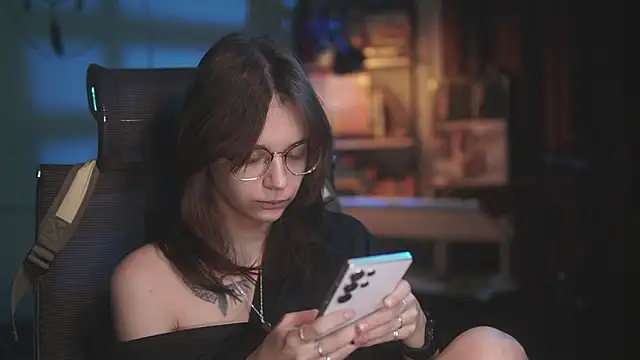 Snapshot of alyssa_sweet chatting on March 16, 4:51 am alyssa sweet online show from March 16, 4:51 am