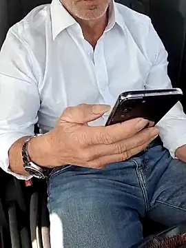 Snapshot of giorgio481510 chatting on February 28, 9:47 am giorgio481510 online show from February 28, 9:47 am