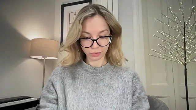 Cutensadistic online show from December 26, 1:54 pm