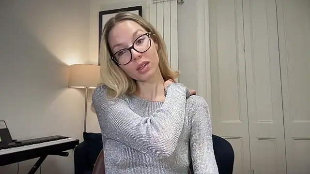 Cutensadistic online show from March 4, 4:41 pm