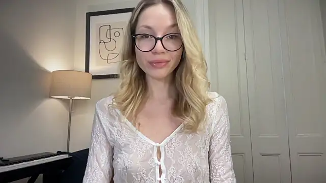 Cutensadistic online show from March 6, 2:29 pm