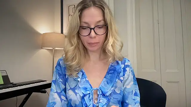 Cutensadistic online show from March 19, 2:24 pm