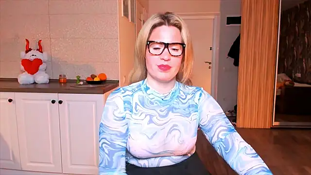 HotTiffani online show from November 9, 1:42 pm