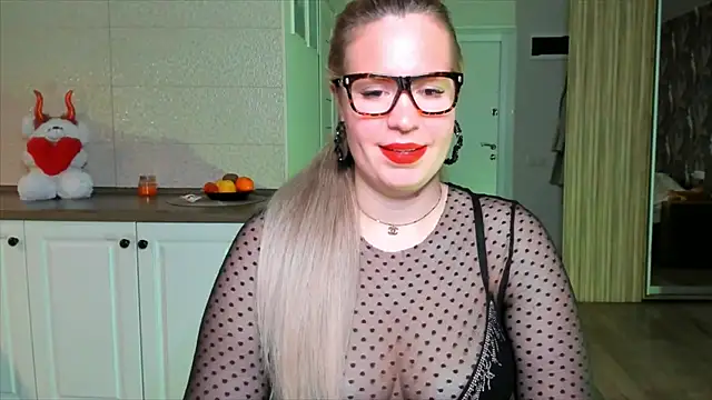 HotTiffani online show from November 30, 7:12 am