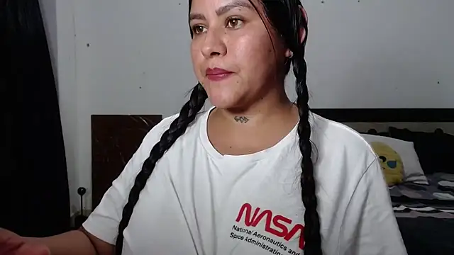 Snapshot of venuz_mendoza20 chatting on February 19, 11:12 pm venuz mendoza20 online show from February 19, 11:12 pm