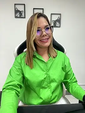 Snapshot of KellyBrooklyn_ chatting on February 21, 2:06 pm KellyBrooklyn online show from February 21, 2:06 pm