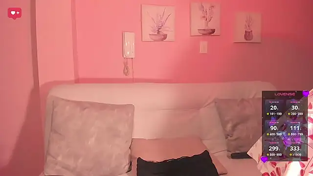Evelyn Vega online show from December 17, 9:07 am