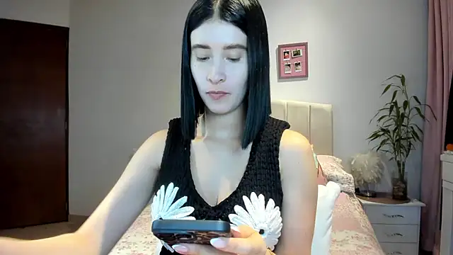 Snapshot of macarena_vallejo chatting on May 22, 3:57 am macarena vallejo online show from May 22, 3:57 am