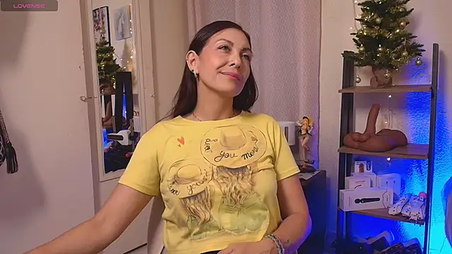 Snapshot of Swetisabella01 chatting on December 27, 5:52 am Swetisabella01 online show from December 27, 5:52 am