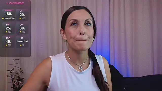 Snapshot of Swetisabella01 chatting on March 11, 3:34 pm Swetisabella01 online show from March 11, 3:34 pm