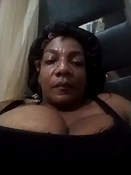 Snapshot of ShakeBigAss chatting on March 22, 6:17 am ShakeBigAss online show from March 22, 6:17 am