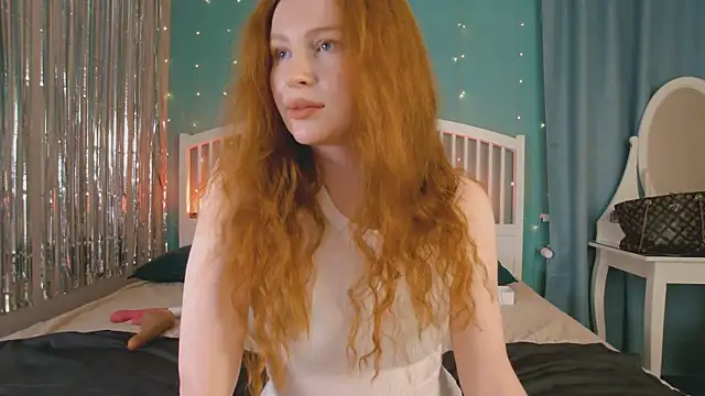 Snapshot of GingerArin chatting on April 8, 11:43 am GingerArin online show from April 8, 11:43 am