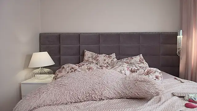 Snapshot of sensual_jasmine chatting on March 22, 8:40 am sensual jasmine online show from March 22, 8:40 am