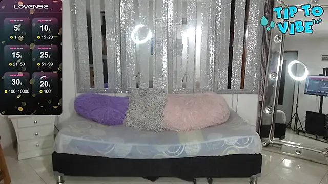 mijal queen online show from December 14, 2:12 am
