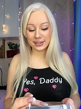 Snapshot of LaraHollywood chatting on January 13, 7:46 am LaraHollywood online show from January 13, 7:46 am