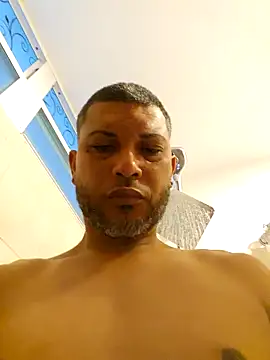 Snapshot of tropikboy chatting on May 8, 9:58 am tropikboy online show from May 8, 9:58 am