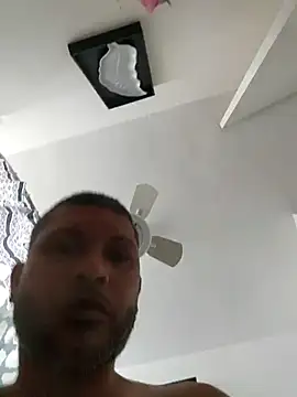 Snapshot of tropikboy chatting on May 12, 12:24 pm tropikboy online show from May 12, 12:24 pm