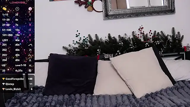 Ashley Ross  online show from December 15, 10:50 am