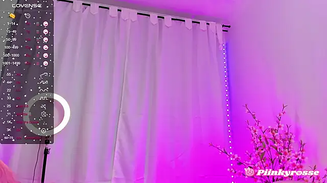 rosseblondee online show from February 7, 9:26 pm