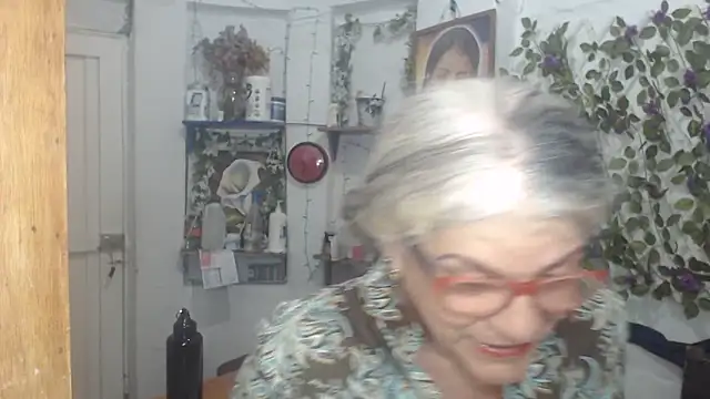 FunnyGrandma online show from May 17, 12:19 am