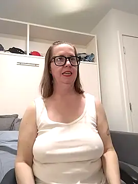 SweetandNaughty1 online show from March 11, 4:02 pm