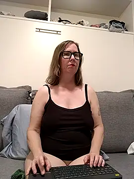Snapshot of SweetandNaughty1 chatting on April 8, 5:29 am SweetandNaughty1 online show from April 8, 5:29 am